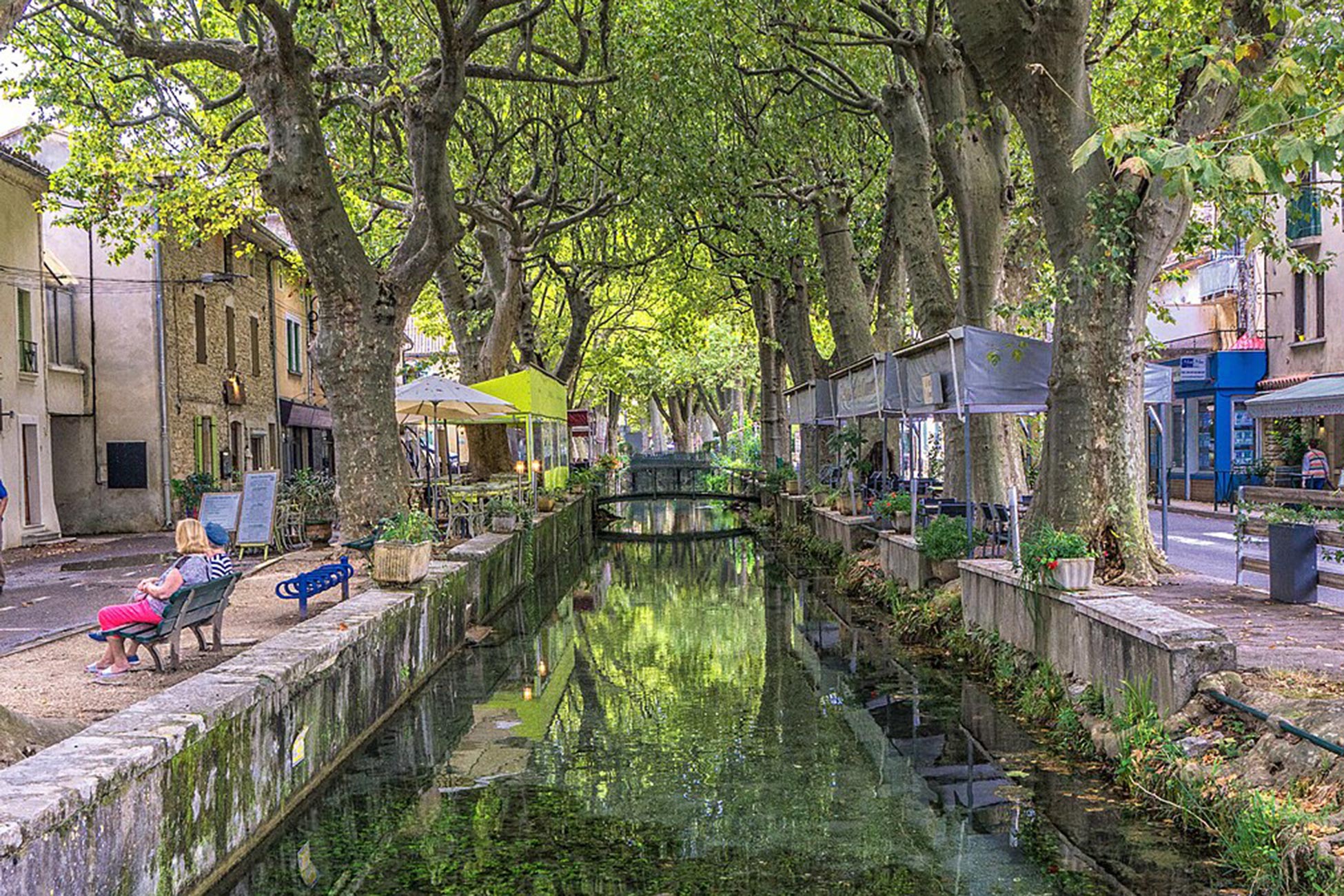 goudargues Canal de Goudargues – Photo de Graeme Churchard – CC BY-SA 4.0 – via Wikimedia Commons