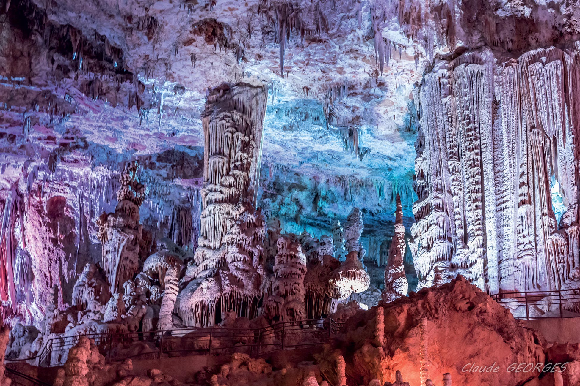 grotte-de-la-salamandre Grotte de la Salamandre – Photo de La Grotte de la Salamandre – Domaine public – via Wikimedia Commons