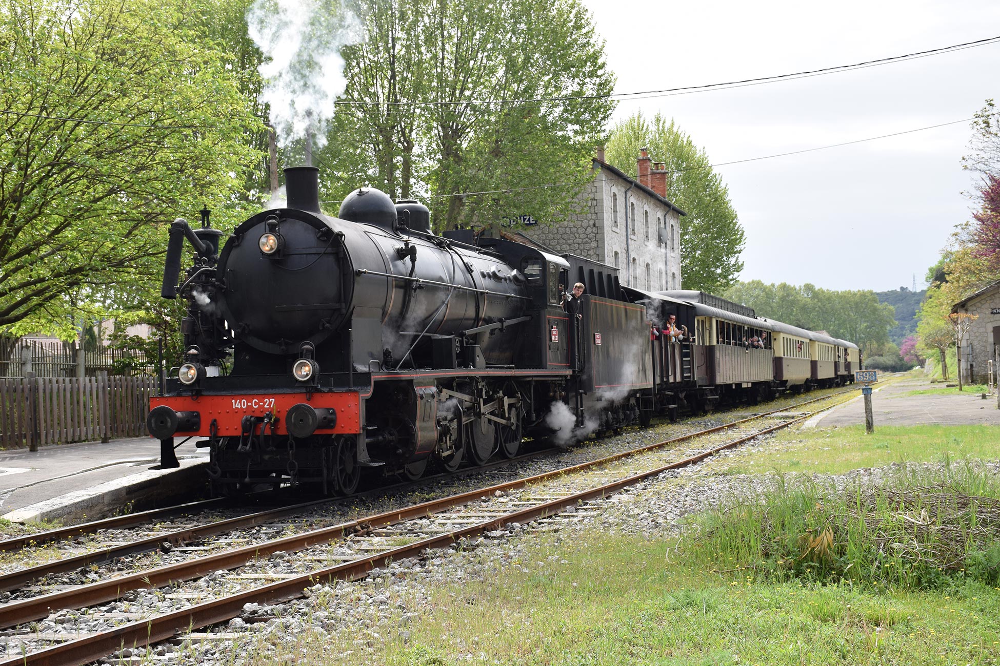 petit-train-cevennes Gare d'Anduze, Petit Train – Photo de KrolsABOT – CC BY-SA 4.0 – via Wikimedia Commons