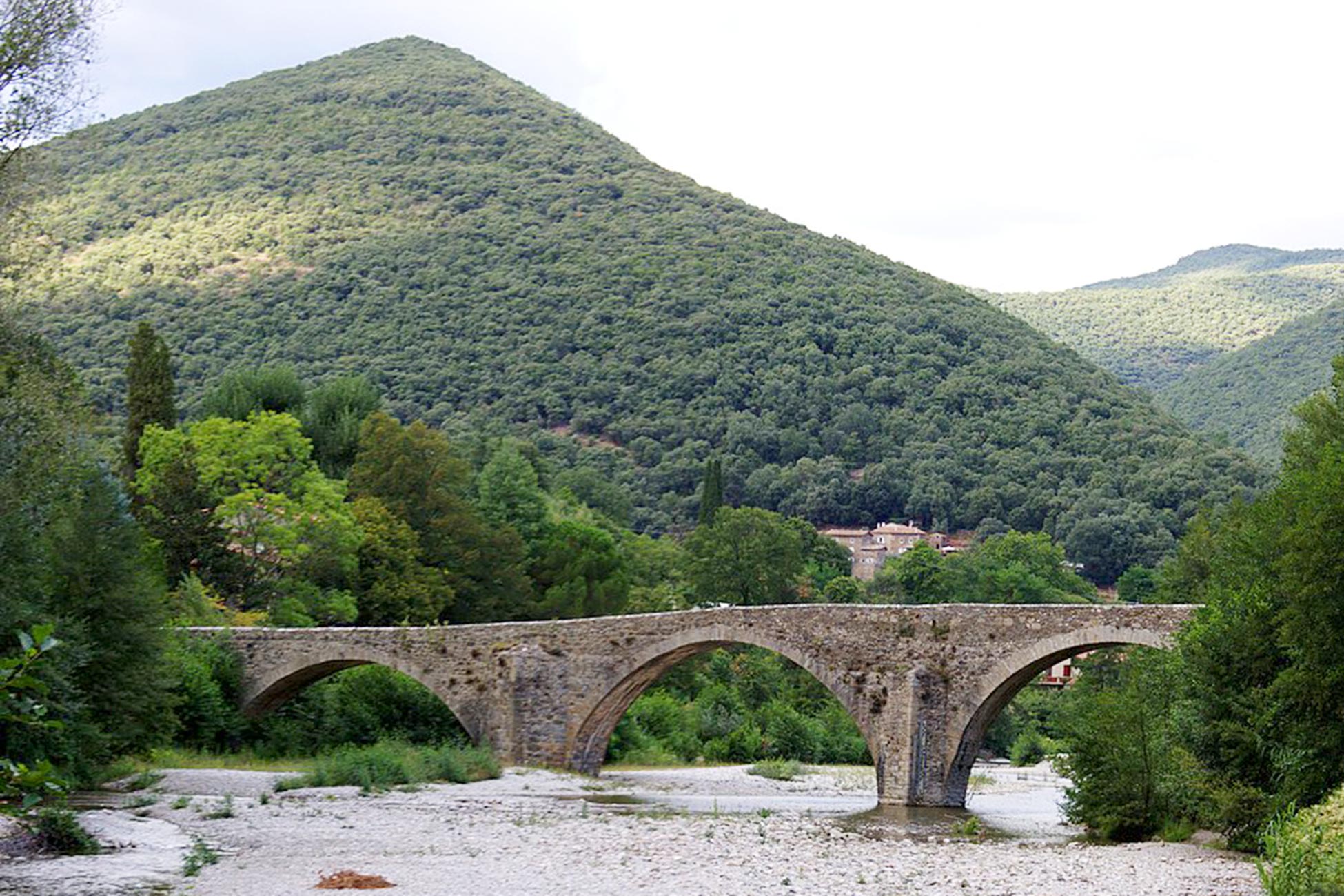 pont-des-camisards Pont des Camisards à Mialet – Photo de Daniel Villafruela – CC BY-SA 3.0 – via Wikimedia Commons