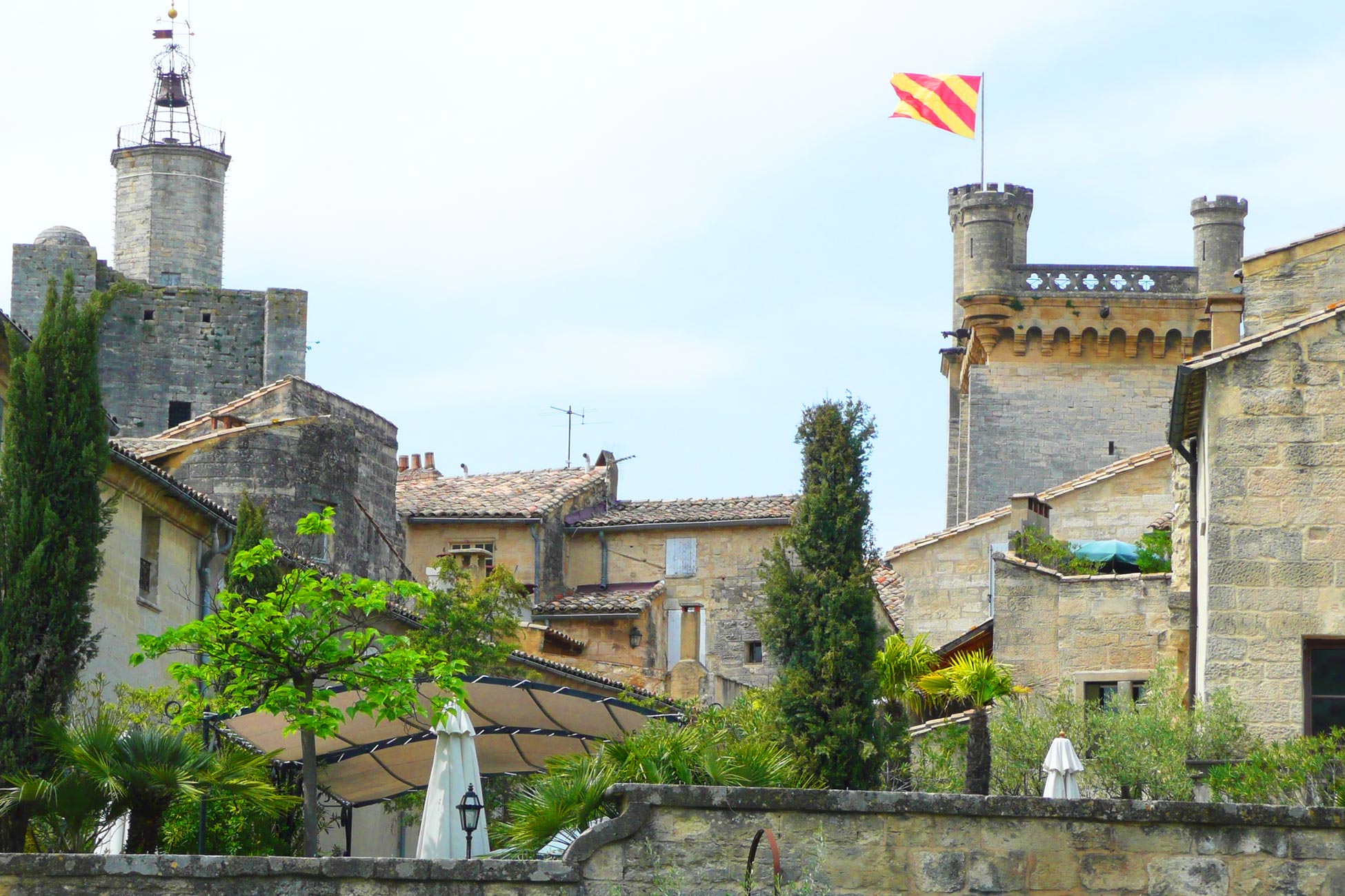 uzes Tours de l'Évêque et du Duché à Uzès – Photo de Finoskov – CC BY-SA 3.0 – via Wikimedia Commons