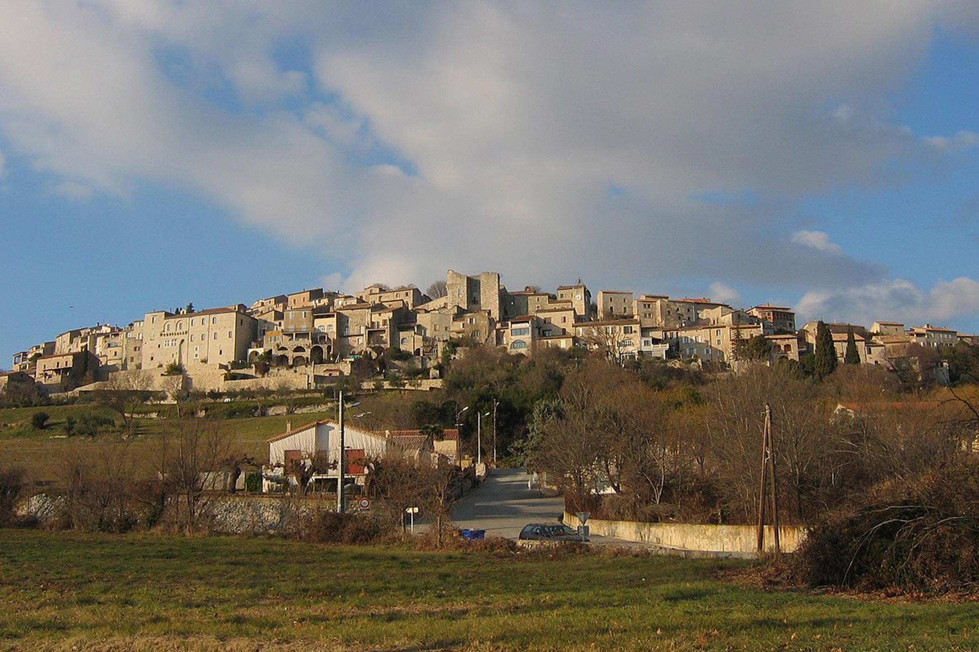 vezenobres Vézénobres – Photo de Poppy – CC BY-SA 3.0 – via Wikimedia Commons